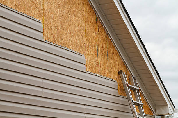 Professional Siding Installation technician working in Pomfret, MD